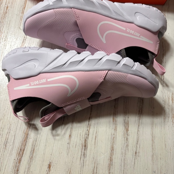 Pink NIKE Flex Runner 2 (GS) Big Kids size 5Y. - Picture 7 of 7